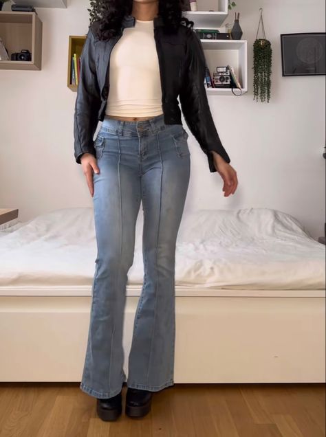 Chunky Boots Flare Jeans, Black Denim Flares Outfit, Flare Jeans Outfit High Waisted, Midrise Jean Outfit Y2k, Dark Flare Jeans Outfit Fall, Flared Jeans Heels Outfit, Flared Jeans With Heels, Flare Jeans With Shoes, Heels With Flare Jeans