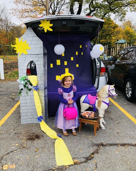 Trunk Or Treat Tangled, Tangled Theme Trunk Or Treat, Castle Themed Trunk Or Treat, Trunk Or Treat Rapunzel, Rapunzel Castle Diy, Princess Castle Trunk Or Treat, Rapunzel Trunk Or Treat Ideas, Trunk Or Treat Princess Theme, Tangled Trunk Or Treat Ideas