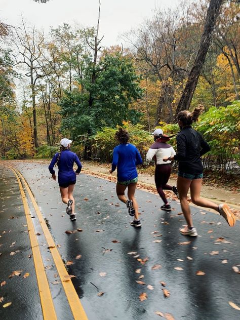 Running Inspo, Marathon Signs, Running Books, Marathon Training Schedule, Running Aesthetic, Running Friends, Nyc Marathon, Running Routine, Marathon Training Plan