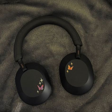 Sonny Headphone, Decorated Headphones, Headphone Ideas, Headphone Aesthetic, Headphone Decoration, Headphones Aesthetic, Noise Canceling Headphones, Laptop Decoration, Cute Headphones