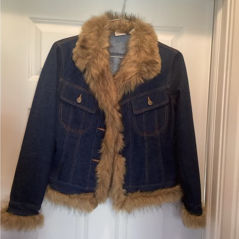 Adorable Stylish Denim Jacket With Faux Fur Trim. New Never Worn. Fuzzy Trim Jacket, Fluffy Denim Jacket Outfit, Jeans Coat Outfit Jackets, Fluffy Denim Jacket, Coated Jeans Outfit, Fur Trim Jacket, Fur Jean Jacket, Trashy Outfits, Denim Jacket With Fur