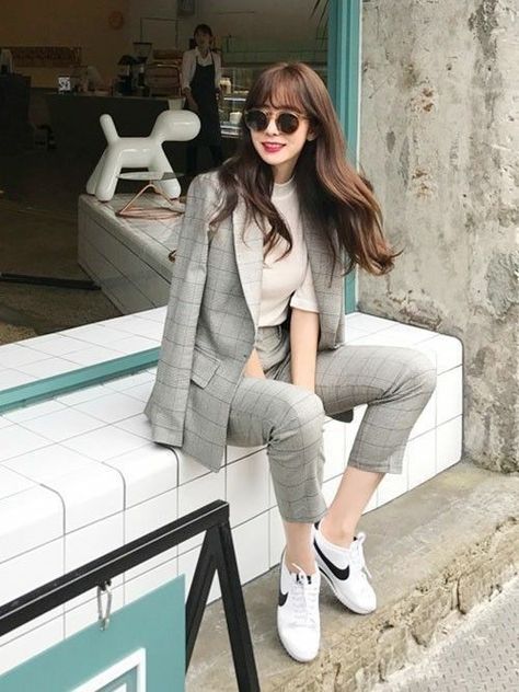 Korean Office Fashion, Office Ootd, Office Casual Outfit, Office Outfits Women, Woman Suit Fashion, Korean Girl Fashion, Korean Fashion Trends, Korea Fashion