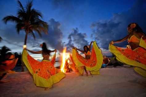 Multi Cultural Art, October Travel, Seychelles Beach, Safari Art, Mauritius Island, Romantic Things To Do, Adventure Inspiration, Romantic Honeymoon, Traditional Dance