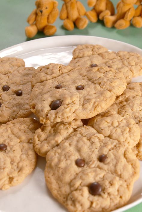 Teddy Bear Cookies  - Delish.com Recipes For Baking, Cookies To Bake, Cookie Recipes For Kids, Teddy Bear Cookies, Bear Recipes, March Break, Baking Hacks, Bear Cookies, Oatmeal Cookie