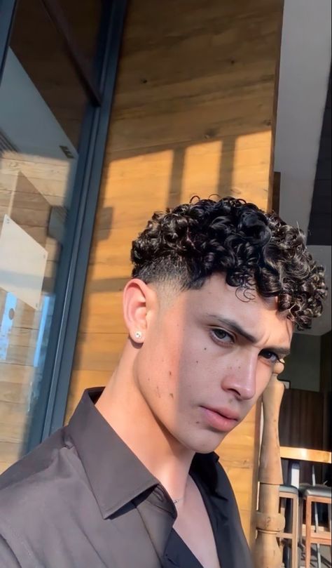 3b Hairstyles Men, Curly Hair Taper, Boys Haircuts Curly Hair, Undercut Curly Hair, 3b Curly Hair, V Shaped Haircut, Fade Haircut Curly Hair, Long Curly Hair Men, Men's Curly Hairstyles