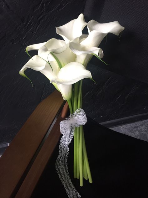 Lilly Bouquet Wedding, Calla Lillies Wedding, Calla Lily Bridesmaid Bouquet, Calla Lillies Bouquet, White Calla Lily Bouquet, Calla Lily Bridal Bouquet, Lily Bridal Bouquet, Calla Lily Bouquet Wedding, Simple Wedding Bouquets