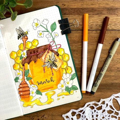 Bee Journal Theme, Bee Journal Ideas, Bujo Bee Theme, Cover Page Journal, Bee Bullet Journal, Spring Bujo, August Bullet Journal Cover, Bee Project, Bee Journal