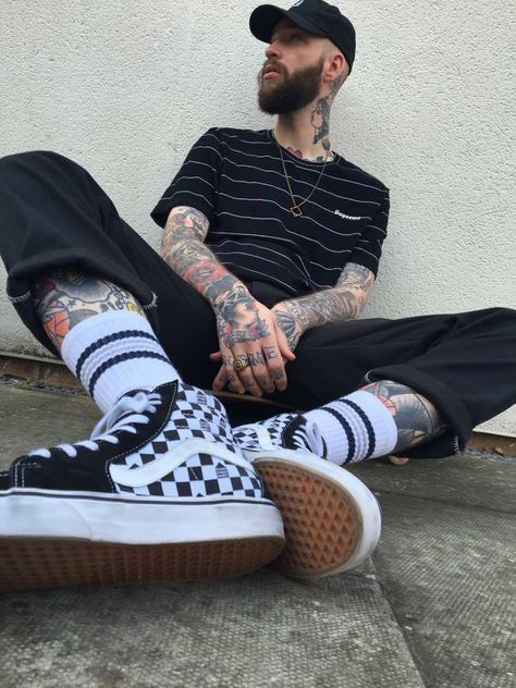 Shoes Street Style, Vans Streetwear, Guys Grooming, Vans High Top, Sneakers Trendy, Vans High, Checkered Vans, Spring Wear, Stylish Outfit