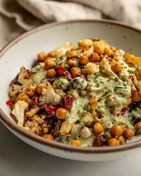 Roasted Cauliflower Date Salad, Plant Based Chef, Dates Salad, Wholesome Food Recipes, Date Salad, Salad Cauliflower, Roasted Salad, Salad With Tahini Dressing, Plant Based Meals