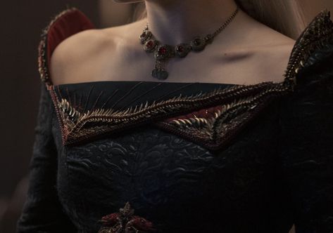 Daena Targaryen, Game Of Thrones Outfits, Game Of Thrones Prequel, Targaryen Aesthetic, Rhaenyra Targaryen, Iron Throne, Game Of Thrones Art, House Targaryen, House Of The Dragon