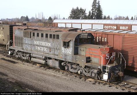 Abandoned Trains, Railroad Images, Railroad Art, Southern Pacific, Railroad Pictures, Union Pacific Railroad, Rail Transport, Ho Scale Trains, Rail Road