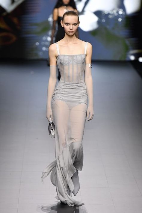 Sheer Fashion Runway 2023, Mugler 2023 Spring Summer, Sheer Outfits 2023, Sheer Layered Outfits, Sheer Runway, Summer Ss23, Sheer Aesthetic, Sheer Trend, Sheer Layering