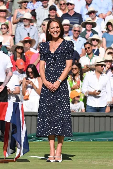 Kate Middleton's fabulous Wimbledon looks: From Cinderella moments to designer dresses | HELLO! Kate Middleton Wimbledon, Moda Kate Middleton, Style Kate Middleton, Duchesse Kate, Looks Kate Middleton, Duchesse Catherine, Prins William, Kate Middleton Outfits, Wales Family