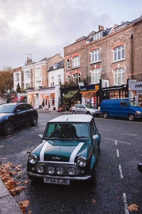 Old Mini Cooper, Road Rules, Road Markings, Driving Tips, London Photos, Rural Area, British Cars, Iconic Landmarks, Parking Lot