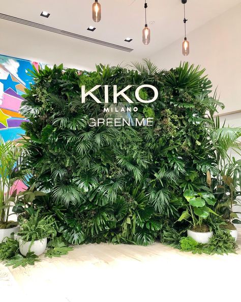 Photo Wall Design, Vertikal Garden, Foliage Wall, Lots Of Plants, Reception Backdrop, Indoor Waterfall, Flower Installation, World Party, Green Curtains