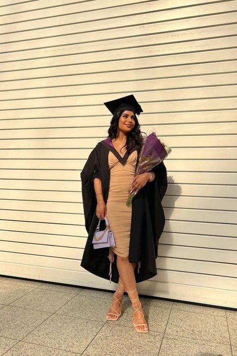 Gown Outfit Ideas, Graduation Gown Outfit, Convocation Outfit Graduation, Graduation Looks, Dresses For Graduation Ceremony, Convocation Outfit, Winter Graduation Outfit, Outfit Graduacion, Graduation Ceremony Outfit