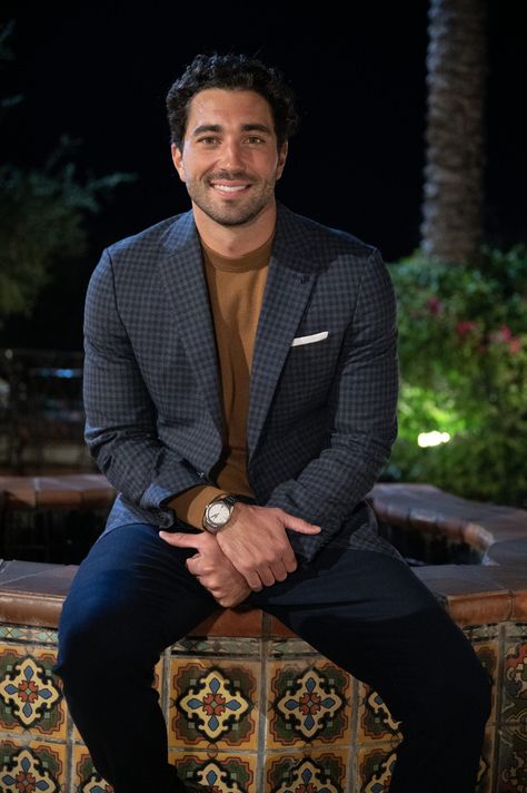 The Bachelor Recap for 1/22/2024 -Another year, another Bachelor season. This time, we get to see Joey Graziadei find love after his relationship with Charity ended. -Are we doing this season Memento style where we watch it backwards? Because that would be REALLY cool. -No such luck. We get a snippet from the final rose ceremony with him having a meltdown over sending someone home, walking away and a rewind to #ABC #bachelorabc #jessepalmer #joeygraziadei #Recap #TheBachelor Kelsey Anderson, Kids Baking Championship, Jesse Palmer, Bachelor Nation, Tough Cookie, Three Women, The Bachelor, Housewives Of Beverly Hills, Team Blue