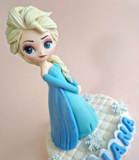 Frozen Fondant, Elsa Birthday Cake, Baby Reveal Cakes, Bolo Frozen, Elsa Birthday, Frozen Birthday Cake, Disney Cakes, Frozen Party, Frozen Birthday