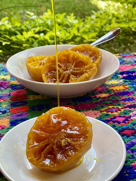 Naranjas cristalizadas, crystalized oranges from Guatemala Guatemala Desserts, Guatemalan Christmas Food, Guatemalan Appetizers, Guatemalan Breakfast, Guatemalan Desserts, Guatamalan Recipes, Pepian Guatemala, Guatemalan Recipes, Coconut Candy