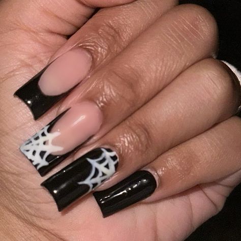 medium length french tip black halloween nails with spider web nail art Holloween Nails Black, Halloween Nails Medium Length, Black Spider Web Nails, Spider Web Nails, Spider Nails, Web Nails, Black Halloween Nails, Orange Spider, Holloween Nails