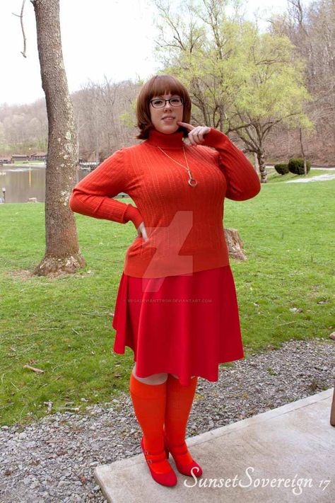 Inspiration & accessories for your DIY Plus Size Scooby Doo Velma halloween costume Idea #plussize #plussizecostumes #plussizehalloween #plussizehalloweencostume #costume #halloweencostume #plussizehalloweencostumes #plussizecostume #costumes #halloweencostumes #plussizehalloweencostumesdiy #plussizecosplay #doityourself #diycostume #diytutorial #costumeidea #costumediy #groupcostume #couplecostume #familycostume #kidscostume #halloween #selfmade #handmade #costumeselfmade Velma Costume Diy, Diy Chucky Costume, Ariel Costume Diy, Scooby Doo Velma, Velma Halloween Costume, Fiona Costume, Bride Of Frankenstein Costume, Velma Costume, Cupcake Costume