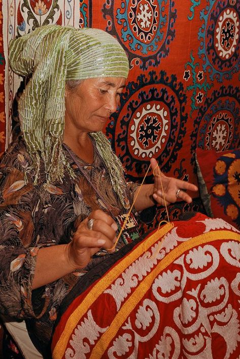 Kazakh Culture, Suzani Embroidery, Asian Textiles, Wedding Embroidery, We Are The World, World Cultures, Central Asia, Embroidered Silk, Real Photos