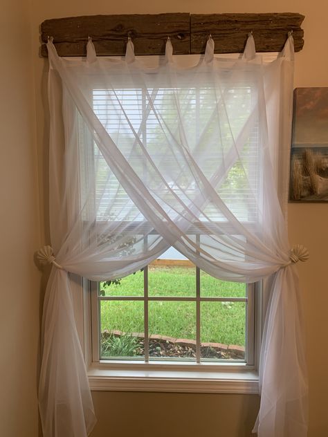 After paint and new curtains Curtain Making Ideas, Above Window Decor, Cottage Decorating, Bedroom Window, Bedroom Windows, Home Design Decor, Design Decor, Cottage Decor, Guest Bedroom