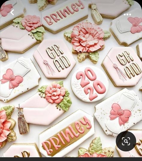 Grad Treats, Grad Cookies, Graduation Brunch, Backyard Graduation Party, Piping Tip, Graduation Party Diy, Graduation Party Planning, Grad Party Decorations, Graduation Cookies