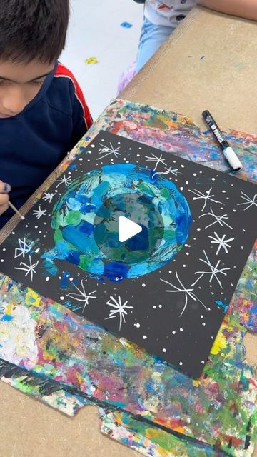 Space Art Activities, Earth Day Project, Environmental Art Projects, Earth For Kids, Planet Crafts, Mono Printing, Space Crafts For Kids, Earth Projects, Earth Craft