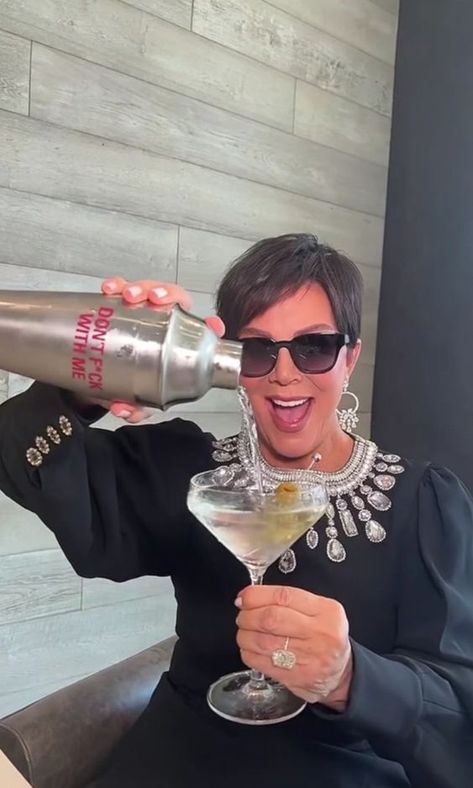 Kris Jenner Meme, Roast People, Estilo Kardashian, Spotify Covers, Reaction Face, Hilarious Memes, Cozy Night, Introverted, Kris Jenner