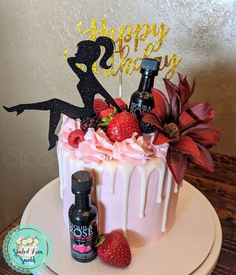 Birthday Cake For Woman, Strawberry Cake Birthday, Alcohol Birthday Cake, 50th Birthday Cake For Women, Birthday Cake For Women, Birthday Cake For Women Simple, Cake For Women, Rose Cakes, Rose Strawberry