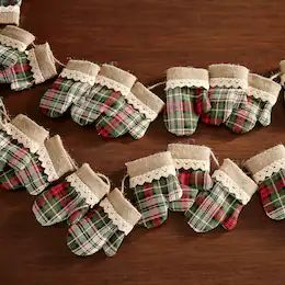 Fabric Rag Garland, Fabric Christmas Garland Diy, Homemade Christmas Garland Ideas, Country Christmas Decorations Rustic, Fabric Christmas Garland, Primitive Garland, Mitten Garland, Primitive Country Decor, Christmas Mittens