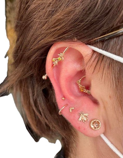 Daith With Industrial Piercing, Minimalist Industrial Piercing, Daith And Industrial Piercing, Ear Piercings Bar, Orbital Ear Piercings, Ear Bar Piercing, Dainty Industrial Piercing, Industrial Piercing Aesthetic, Ear Piercing Bar