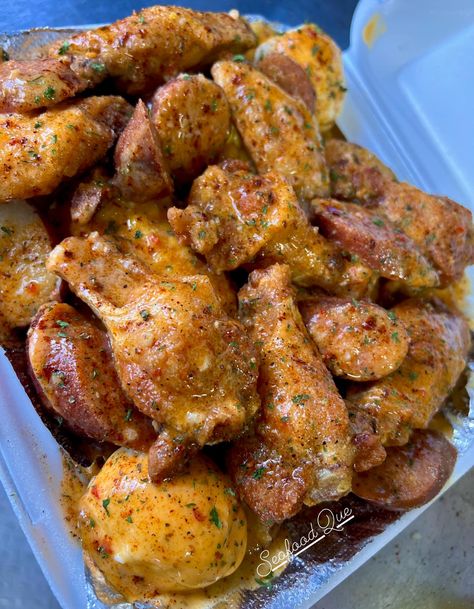 Seafood Que - I go crazy with the chicken wing seafood... Chicken Wing Seafood Boil Recipe, Chicken Seafood Boil, Chicken Wing Boil Recipe, Chicken Wing Boil, Wing Boil, Cajun Kitchen, Seafood Broil, Crispy Seaweed, Seafood Boil Recipes