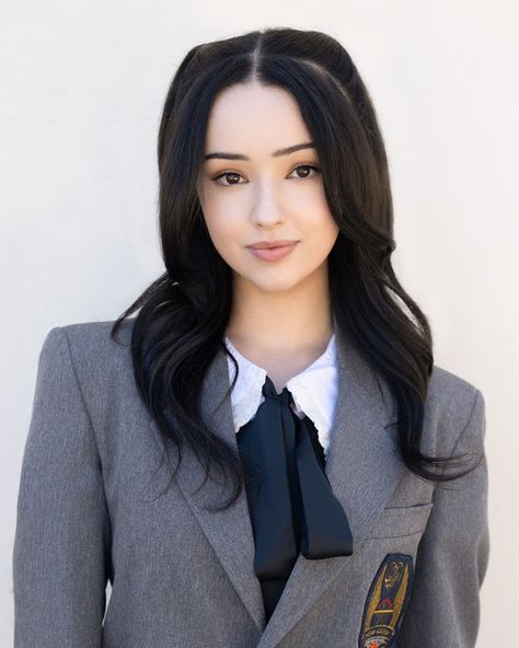 School head shot photos Dream Academy Brooklyn Image, Bang Si-hyuk, Dream Academy, Id Photo, Training And Development, Instagram C, Music Fans, Samara, Pop Star