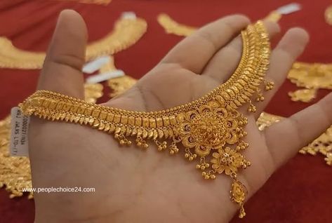 Dear, today we have brought for you some  Bridal Gold Necklace in Light Weight with very nice 10 Gram Gold Necklace Design, Bridal Gold Necklace, Oversized Necklace, Unique Gold Jewelry Designs, Indian Room, Gold Jewellry, Bridal Jewellery Design, Beautiful Gold Necklaces, Gold Jewelry Stores