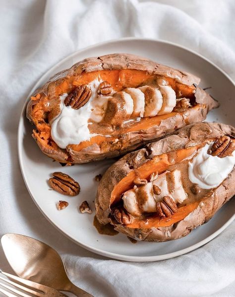 Here's the ultimate comfort food for breakfast! Remember, more is more with the toppings. Breakfast Sweet Potatoes, Sweet Potato Breakfast Recipes, Loaded Sweet Potatoes, Sweet Potato Toppings, Food For Breakfast, Healthy Breakfast Snacks, Green Bin, Loaded Sweet Potato, Stuffed Sweet Potato Healthy