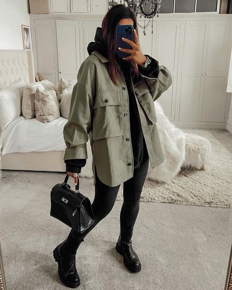 Oversized Khaki Jacket Outfit, Casual Shacket Outfits, Beth Bartram, Khaki Jacket Outfit, Shacket Dress, Shacket Outfit Women, Shacket Style, Sport Casual Outfit, Shacket Outfit