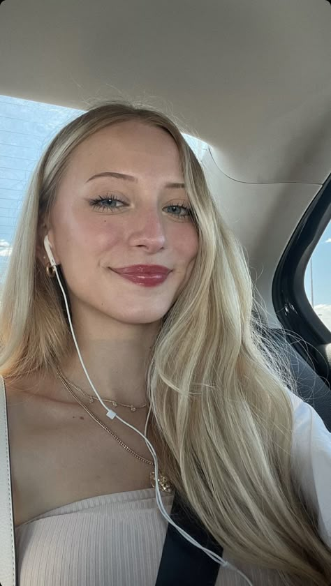 Pretty Blonde Women, Diamond Instagram, Sophia Diamond, Corinna Kopf, Outfit Pantalon, Pretty Blonde, Gorgeous Lady, Female Faceclaims, Fotos Aesthetic