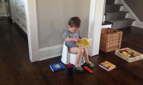 How the Oh Crap! Potty Training Method Works in Real Life - Blog Tips & Advice | mom.me Training Meals, Early Potty Training, Potty Training Guide, Potty Training Methods, Potty Training Help, Potty Training Books, Toddler Toilet, Boys Potty, Best Potty