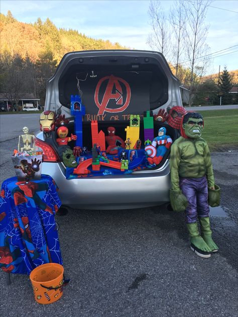 Avengers truck or treat theme :) Trunk Or Treat Avengers, Avengers Trunk Or Treat, Marvel Trunk Or Treat, Marvel Trunk Or Treat Ideas, Trunk Or Treat Halloween, Trunker Treat Ideas, Halloween Party Craft, Trunk Design, Trunk Or Treat Ideas