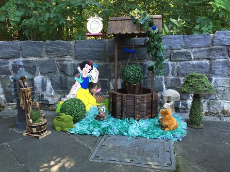 Snow White Trunk Or Treat, Snow White Birthday Party Ideas, Snow White Castle, White Birthday Party Ideas, Snow White Photos, White Birthday Party, Lincoln Birthday, Baby Birthday Party Theme, Castle Backdrop