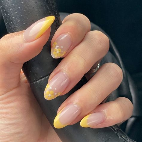 yellownails yellow nailsofinstagram nails nailinspiration instagram springnails instagramstoryideas Yellow Themed Nails, Light Yellow Nails Almond, Winter Yellow Nails, Light Yellow Nail Designs, Birthday Nails Yellow, Nail Inspiration Yellow, Light Yellow Nails Designs, Yellow Almond Acrylic Nails, Yellow Wedding Nails