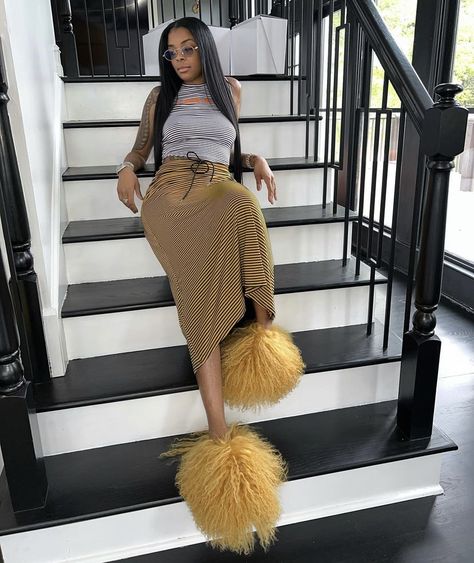 Outfits With Fur Slides, Fur Slippers Outfit, Fur Slides Outfit, Slippers Outfit, Slides Outfit, Half Slippers, Mongolian Fur, Fashion Slippers, Slides Women