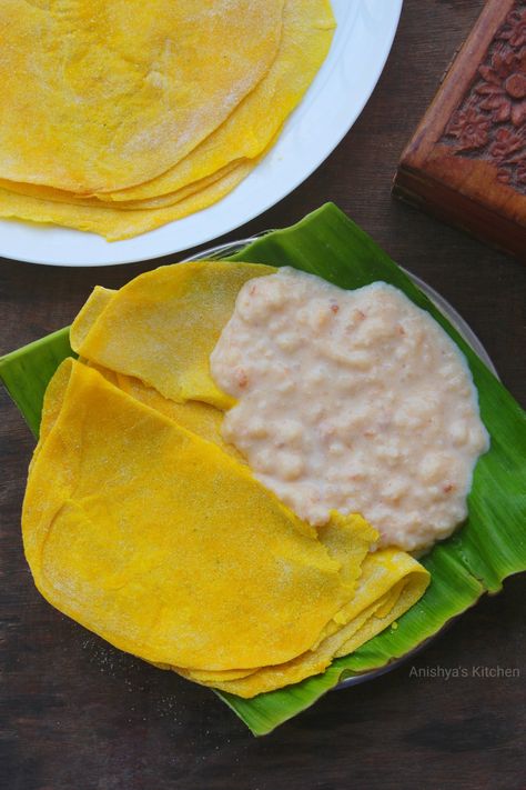 Boli - It's a special soft and sweet for Sadya in Trivandrum (South Kerala) area. Though Boli is served commonly with Semiya Payasam/ Vermicelli Payasam (Kerala style Kheer or Pudding),  it's a good accompaniment with any Paal Payasam (White colored payasams made with milk and sugar). Here I'm having Boli with Ari Paal Payasam (Rice payasam) Kerala Payasam, Kerala Sweets, Paal Payasam, Sadya Recipes, Semiya Payasam, Onam Sadya, Food Indian, Milk And Sugar, Kerala Food