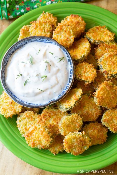 Air Fryer Fried Pickles, Baked Pickles, Mini Lasagna, Fried Pickles Recipe, Fried Veggies, Pickle Recipes, Awesome Appetizers, Pickles Recipe, Copy Cats