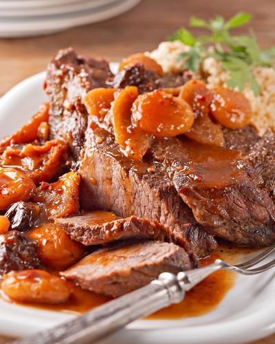 Pot Roast with Fruit and Chipotle Sauce Cranberry Gravy Recipes, Slow Cooker Pot Roast Recipes, Pot Roast Slow Cooker, Chipotle Sauce, Slow Cooker Dinner, Healthy Slow Cooker, Slow Cooker Recipes Healthy, Pot Roast Recipes, Dinner Healthy