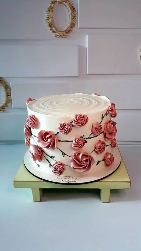 60th Birthday Cake For Mom, Birthday Cake Roses, Birthday Cake For Mom, 60th Birthday Cakes, Cupcake Cake Designs, Simple Cake Designs, Easy Cake Decorating, Cake Decorating Designs, Pretty Birthday Cakes