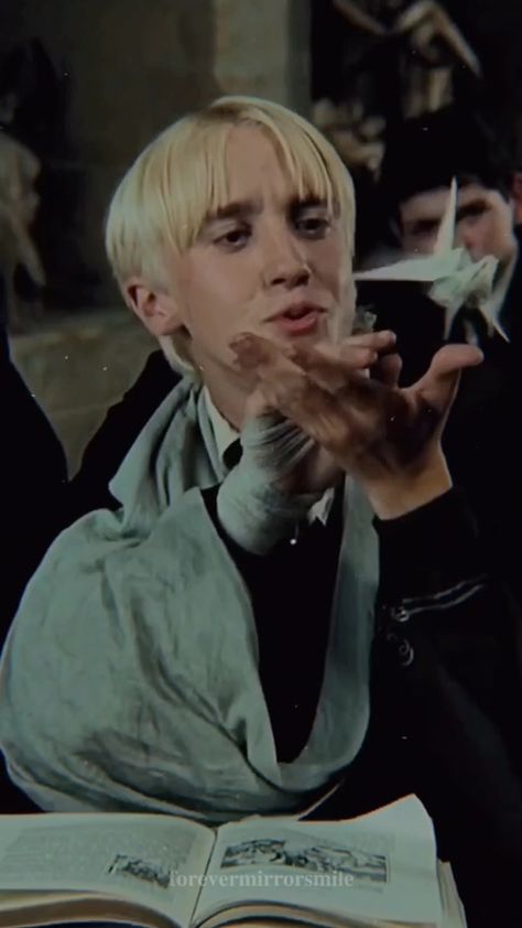 Draco Malfoy Imagine, Hery Potter, Drako Malfoy, Draco Malfoy Hot, Draco Malfoy Imagines, Glume Harry Potter, Harry Potter Books Facts, Sci-fi Movies, Draco Malfoy Aesthetic