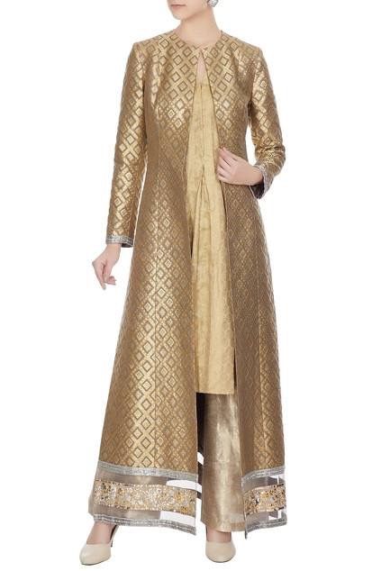 Indowestern Outfits Women, Banarasi Jacket, Pink Color Combos, Long Kurti Patterns, Pakistani Women Dresses, Bridal Clothing, Silk Kurti, Kurti Patterns, Long Kurti